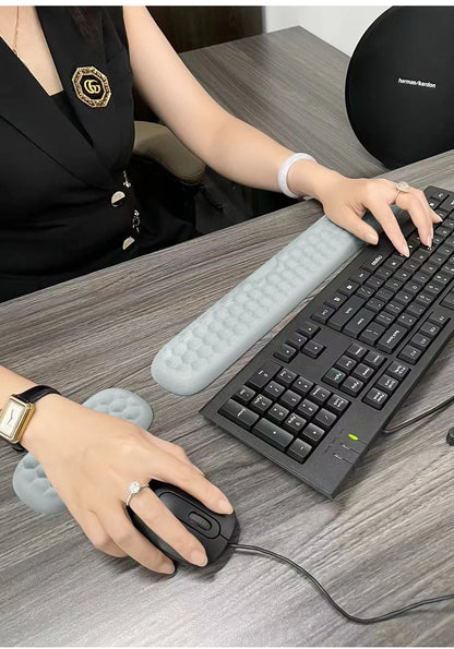 Apoio de pulso para teclado e mouse em espuma viscoelástica, suporte ergonômico para as mãos, ideal para notebooks e laptops.