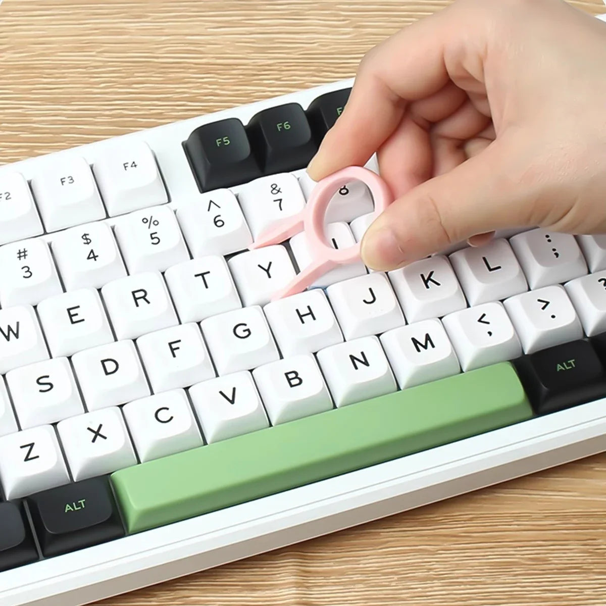 Kit de Limpeza Eletrônica 7 em 1 – Escova de Teclado, Extrator de Teclas e Caneta Higienizadora para Fones e Telas