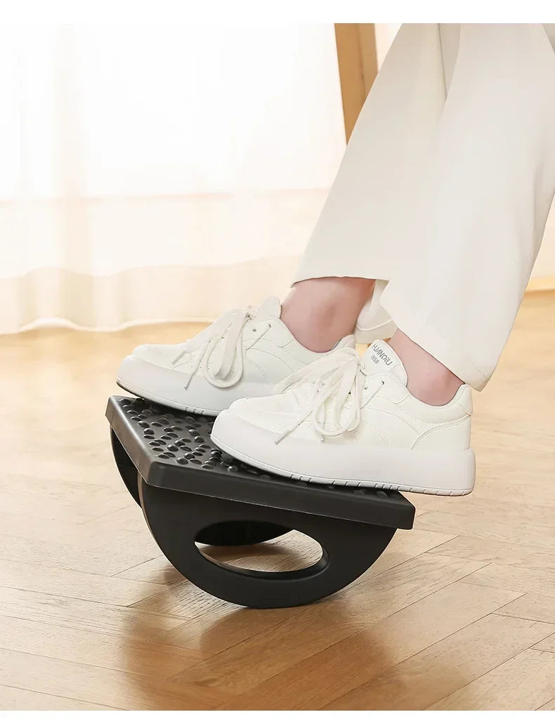 Apoio de Pés Ergonômico Balanço 180° – Suporte de Mesa com Rolos de Massagem Ativa