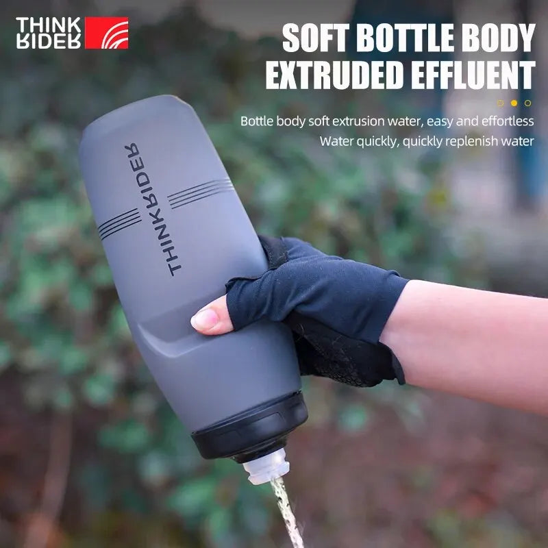 Caramanhola Squeeze ThinkRider em Polipropileno PP5 com Válvula Squeeze Jet e Protetor Contra Poeira (620ml / 750ml)