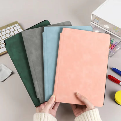 Caderno Quadro-Branco Reutilizável A5 – Planner Semanal em Couro com Caneta e Flanela