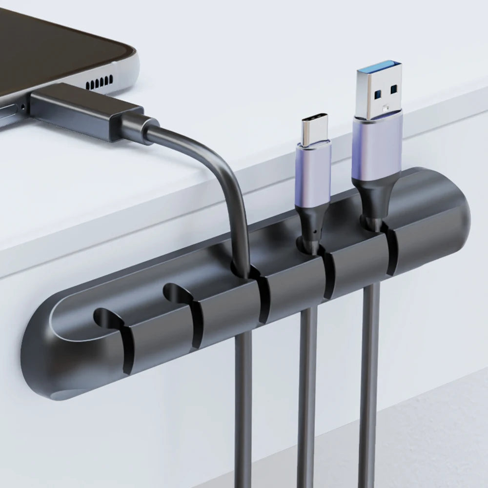 Organizador de Cabos Adesivo – Suporte e Gerenciador de Fios para Mesa e Cabeceira