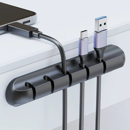 Organizador de Cabos Adesivo – Suporte e Gerenciador de Fios para Mesa e Cabeceira